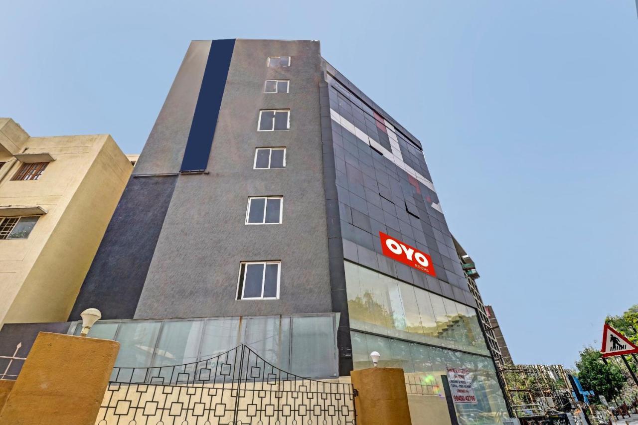 Oyo Townhouse 251 Richmond Circle Hotel Bangalore Exterior foto